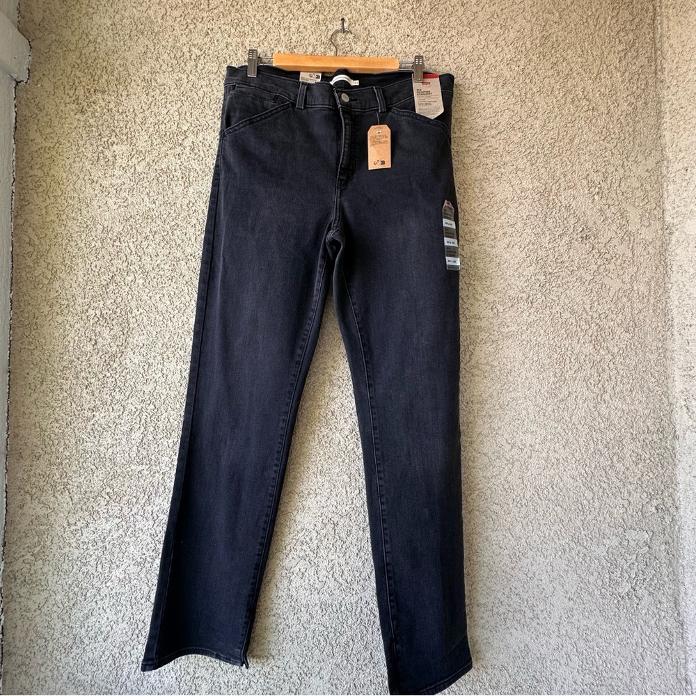 314 Levi's Dark Gray Shaping Straight Jeans